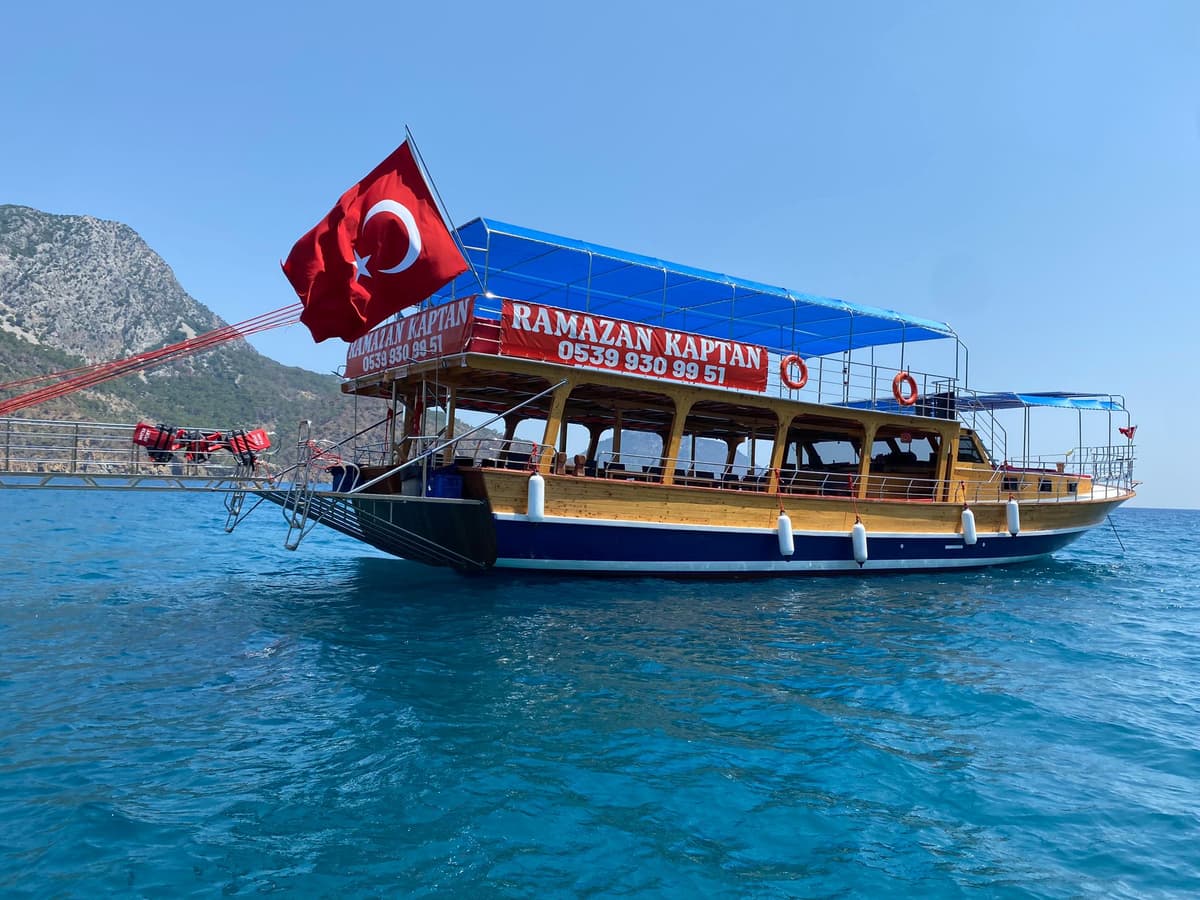 Teknemiz Adrasan Sazak Koyu'nda